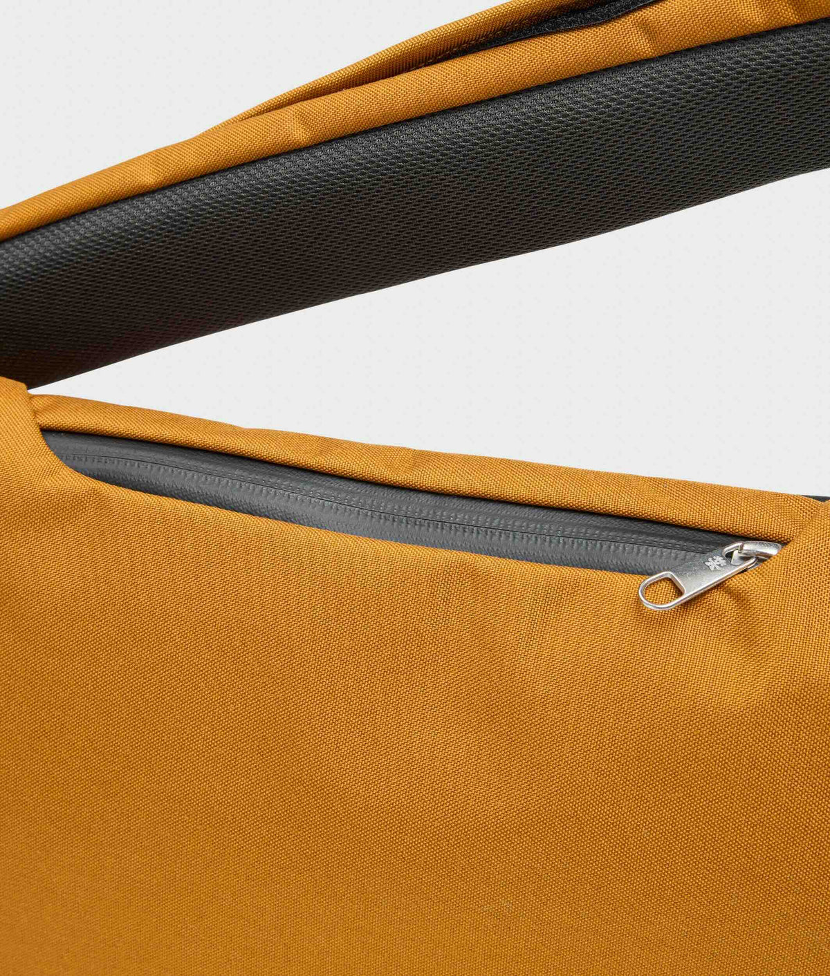 | Colour: Camel