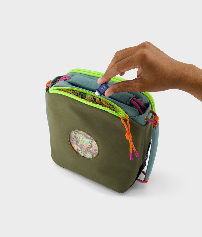 | Colour: Andee Frost