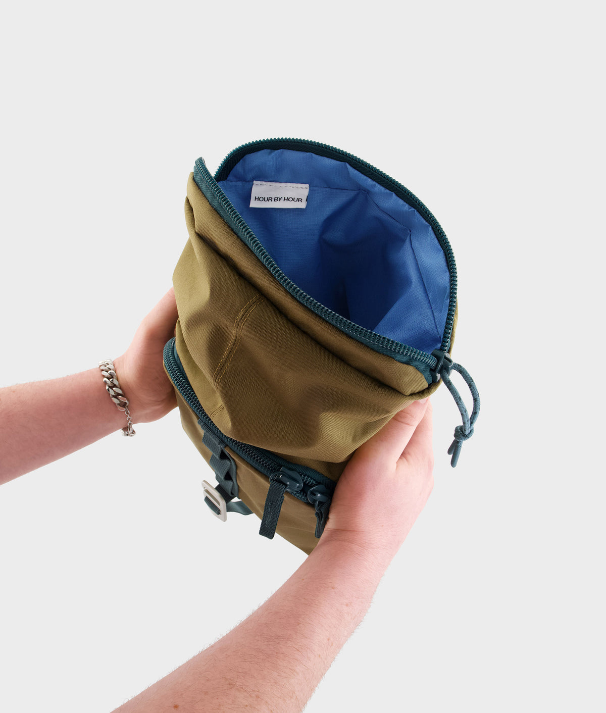 | Colour: Olive