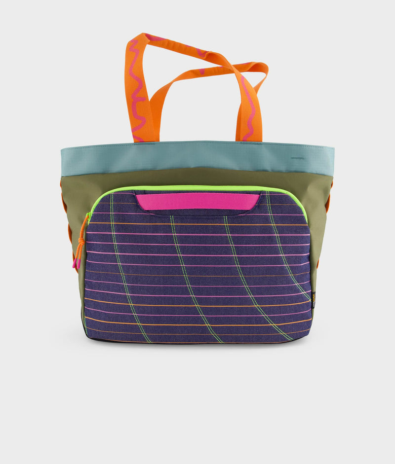 | Colour: Andee Frost