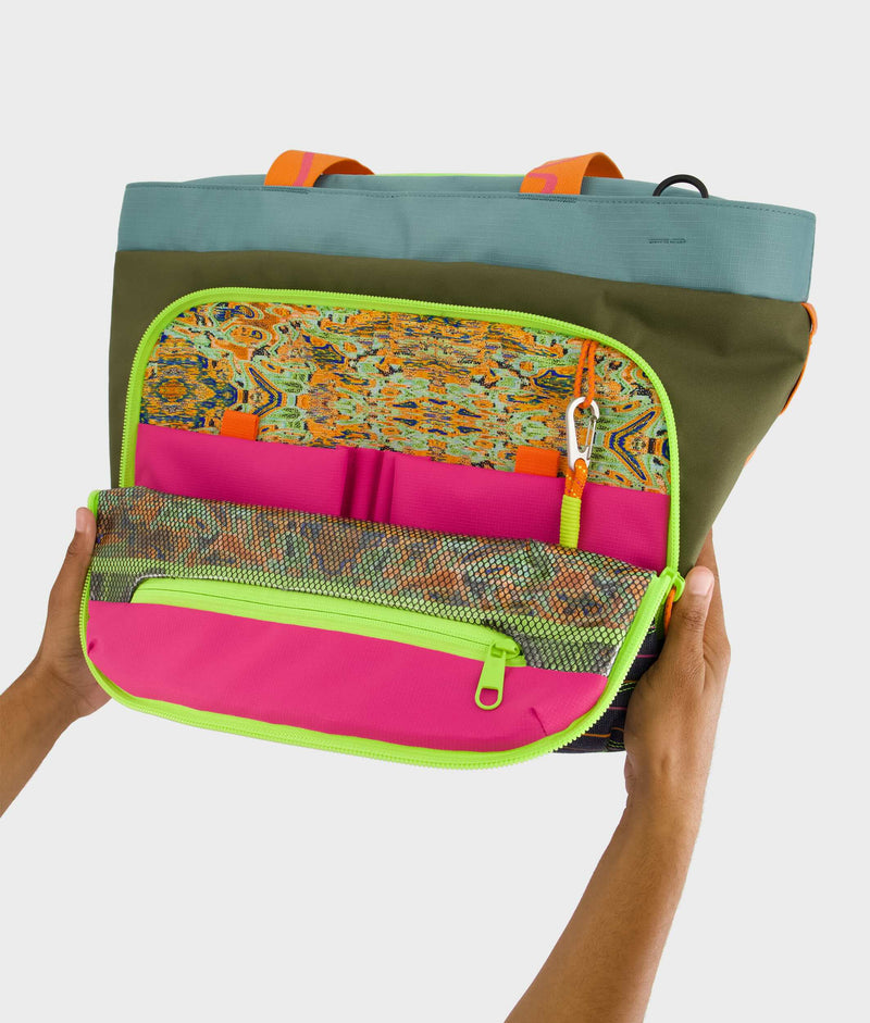 | Colour: Andee Frost