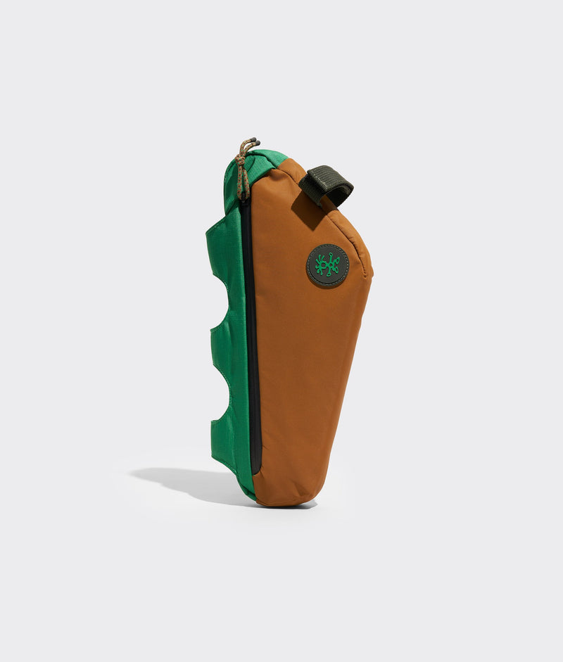 | Colour: Ginger/Astroturf