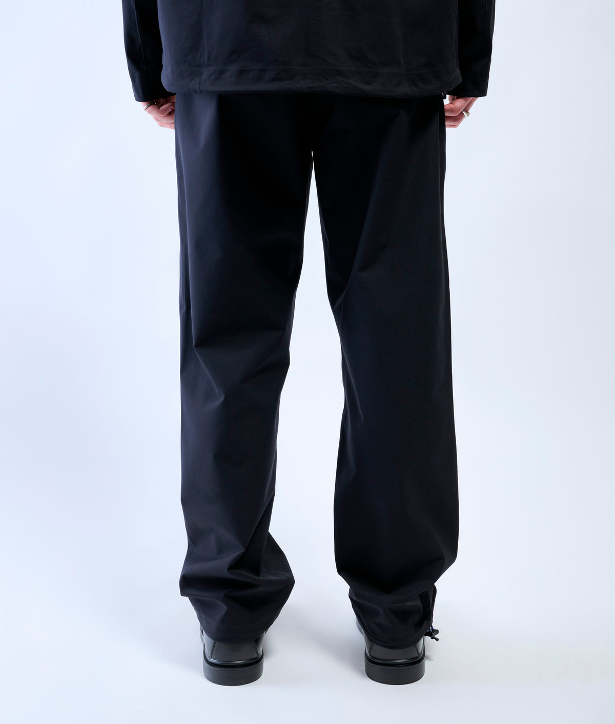 | Colour: Black