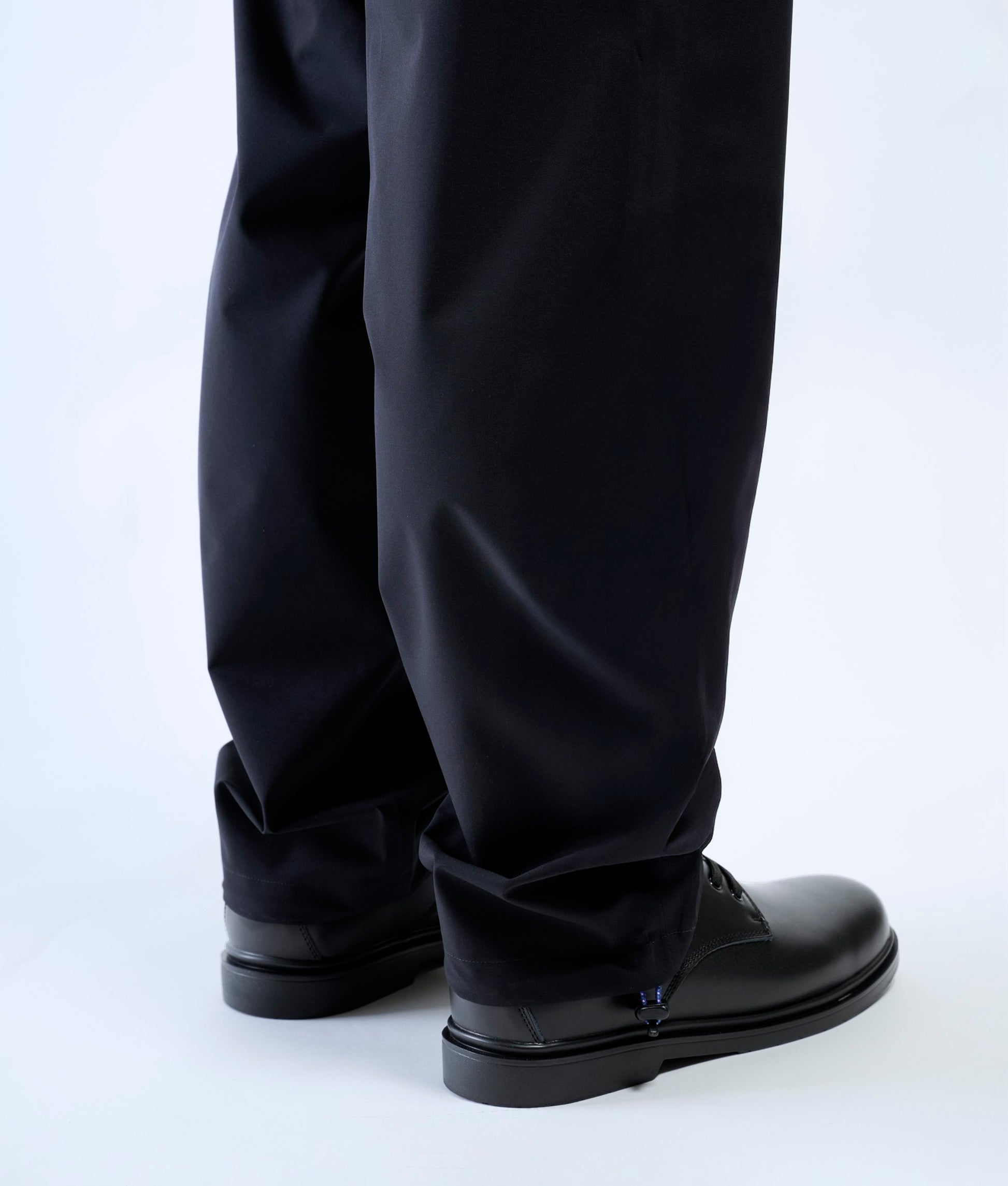| Colour: Black